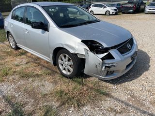 2011 Nissan Sentra 2.0SR - Exterior Front Right Corner Image